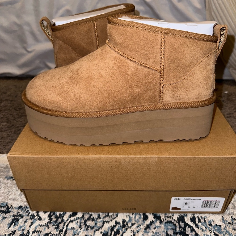 UGG Classic Ultra Mini Platform Booties Sz 9**Runs a little big****